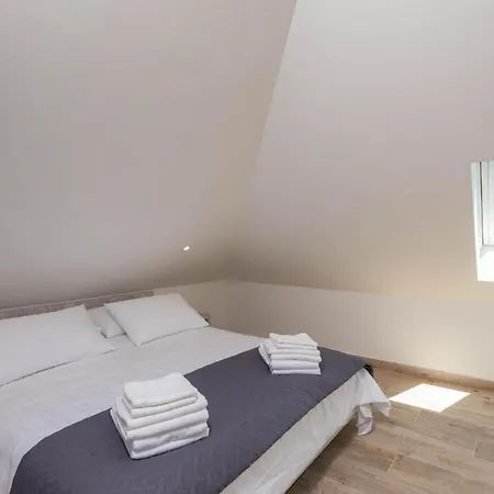 Ferienhaus Mit Privatpool Fuer 8 Personen Ca 200 Qm In Kuciste, Dalmatien Sueddalmatien 度假居