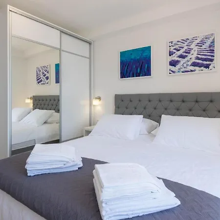 Ferienhaus Mit Privatpool Fuer 8 Personen Ca 200 Qm In Kuciste, Dalmatien Sueddalmatien 度假居