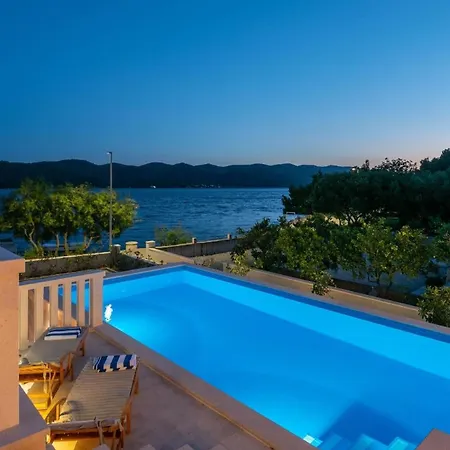 Ferienhaus Mit Privatpool Fuer 8 Personen Ca 200 Qm In Kuciste, Dalmatien Sueddalmatien 度假居 *