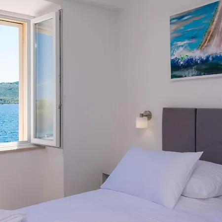 Ferienhaus Mit Privatpool Fuer 8 Personen Ca 200 Qm In Kuciste, Dalmatien Sueddalmatien *