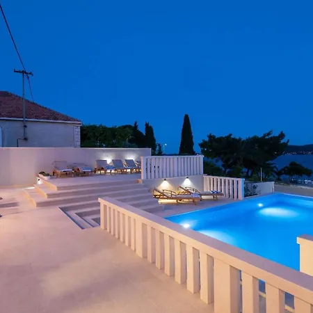 Ferienhaus Mit Privatpool Fuer 8 Personen Ca 200 Qm In Kuciste, Dalmatien Sueddalmatien 別荘