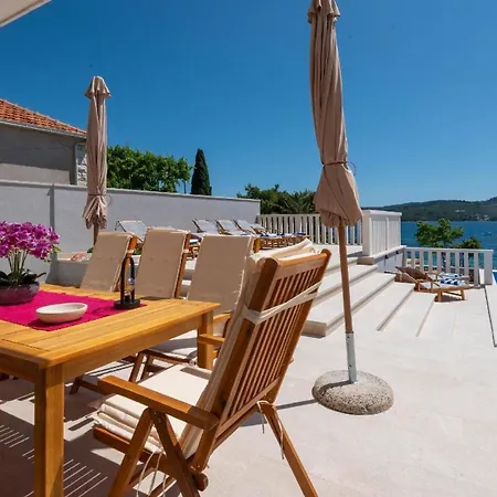 Ferienhaus Mit Privatpool Fuer 8 Personen Ca 200 Qm In Kuciste, Dalmatien Sueddalmatien 別荘